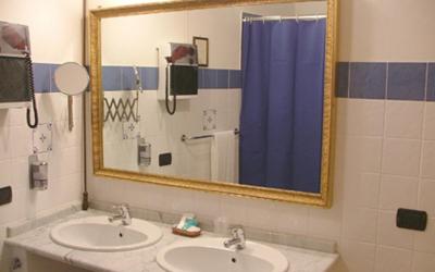 Camera Quadrupla con Balcone e Vista Cittu00e0