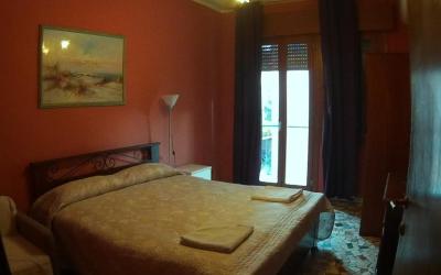 Camera Matrimoniale con Servizi Igienici in Comune