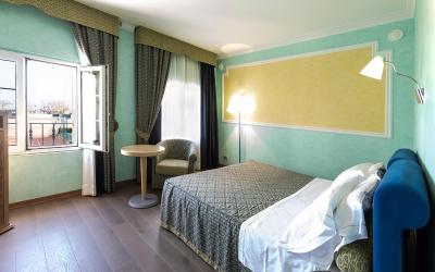 Camera Standard Matrimoniale/Doppia con Letti Singoli