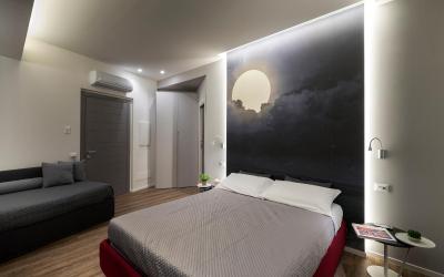 Camera Tripla Superior