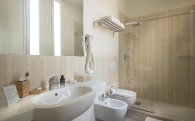 Camera Tripla Superior