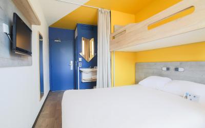 Chambre Standard avec Lit Double et Lits Superposu00e9s Chambre Standard avec Lit Double et Lits Superposu00e9s