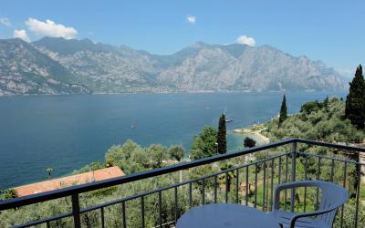 Camera Familiare con Vista Lago
