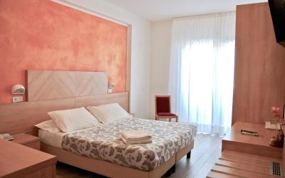 Camera Comfort Matrimoniale/Doppia con Letti Singoli con Letto Supplementare 