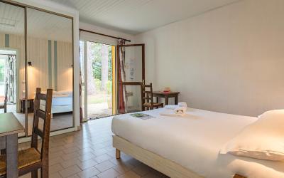 Chambre Double - Accessible aux Personnes u00e0 Mobilitu00e9 Ru00e9duite Chambre Double - Accessible aux Personnes u00e0 Mobilitu00e9 Ru00e9duite
