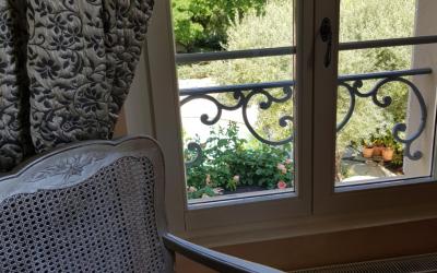 Chambre Lit Queen-Size - Vue sur Piscine