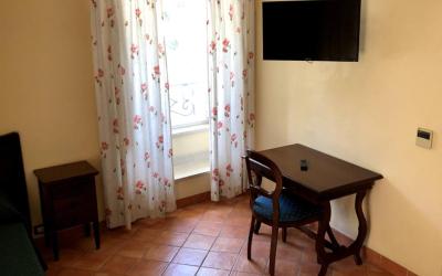 Camera Tripla Superior