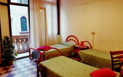 Camera Tripla con Bagno in Comune