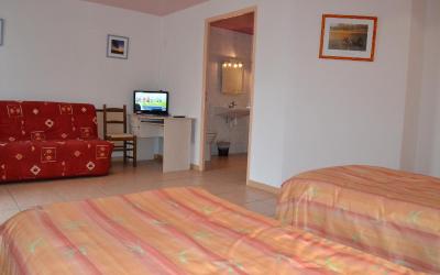 Chambre Quadruple (2 Adultes + 2 Enfants) Chambre Quadruple (2 Adultes + 2 Enfants)