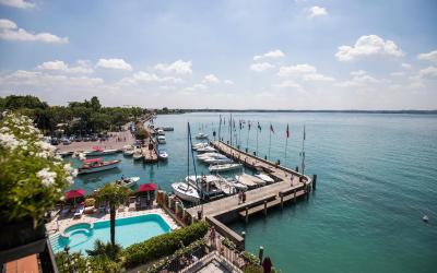 Camera Matrimoniale con Vista Lago, Balcone e Accesso Spa
