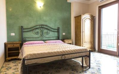 Camera Matrimoniale Deluxe con Balcone e Vista Mare