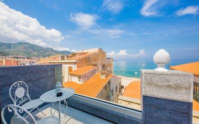 Camera Matrimoniale Deluxe con Balcone e Vista Mare