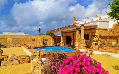 Appartamento con 2 Camere da Letto e Vista Piscina