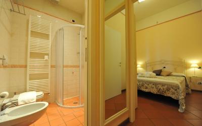 Camera Matrimoniale/Doppia con Letti Singoli