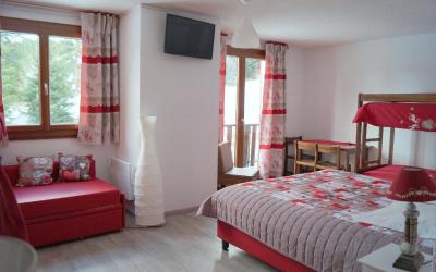 Grande Chambre Familiale (8 Adultes) Grande Chambre Familiale (8 Adultes)