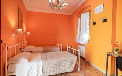 Camera Doppia con Letti Singoli con Bagno