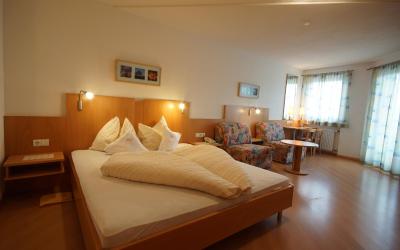 Camera Tripla Classic