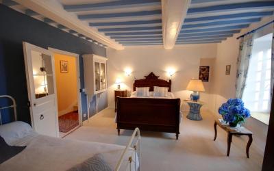 Chambre Triple avec Salle de Bains Privative Su00e9paru00e9e Chambre Triple avec Salle de Bains Privative Su00e9paru00e9e