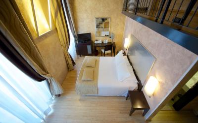 Camera Queen Standard