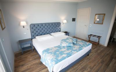 Camera Matrimoniale con Balcone e Vista Mare