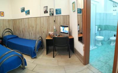 Camera Doppia con Letti Singoli con Bagno Privato 