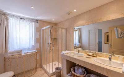 Chambre Grand Confort avec Terrasse Chambre Grand Confort avec Terrasse