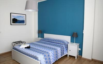 Camera Matrimoniale con Bagno in Comune 