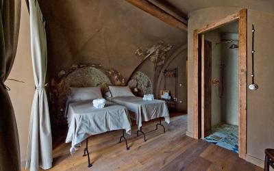 Piccola Camera Matrimoniale/Doppia con Letti Singoli