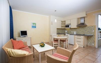 Studio Lit Queen-Size 