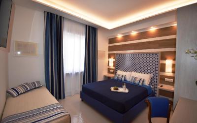 Camera Tripla Classic