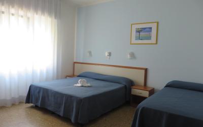 Camera Tripla Economy