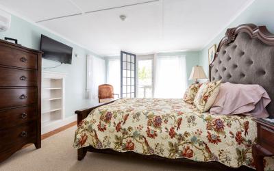 Double Room with Private External Bathroom