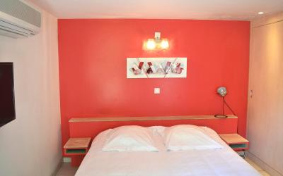 Chambre Lit King-Size - Accessible aux Personnes u00e0 Mobilitu00e9 Ru00e9duite