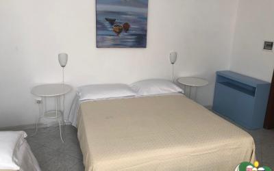 Camera Tripla con Vista Giardino