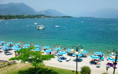 Camera Tripla con Vista Lago