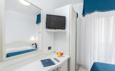 Camera Matrimoniale con Balcone e Vista Mare