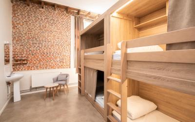Lit dans Dortoir pour Femmes de 4 Lits Lit dans Dortoir pour Femmes de 4 Lits