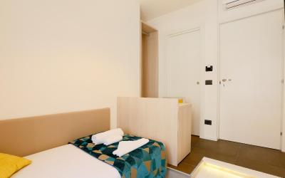 Piccola Camera Matrimoniale/Doppia con Letti Singoli