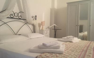 Camera Matrimoniale con Bagno in Comune 