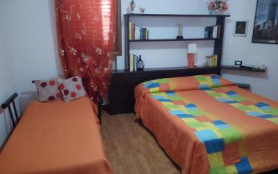 Camera Matrimoniale con Letto Supplementare e Bagno Privato 