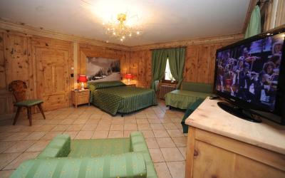 Camera Quadrupla Superior