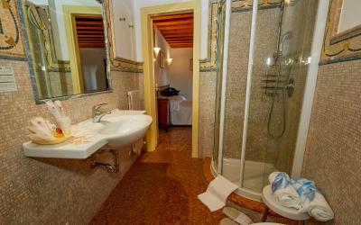 Camera Tripla Classic