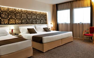 Camera Tripla Superior