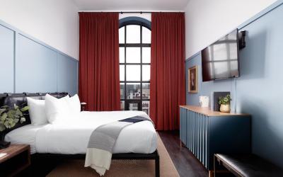Deluxe King Room