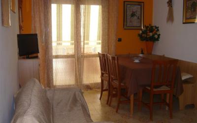 Appartamento con 2 Camere da Letto e Balcone