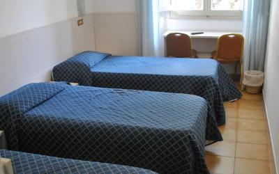 Camera Tripla Economy