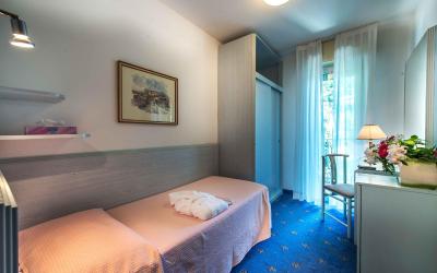 Piccola Camera Singola con Balcone