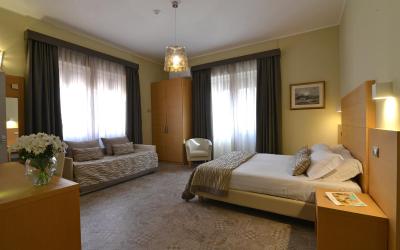 Camera Tripla Standard