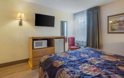 Queen Room - Accessible/Nonsmoking