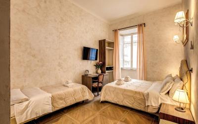 Camera Tripla Deluxe 